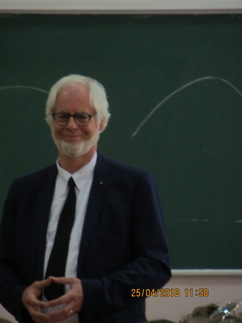 Проф. Е. Маркс жартує