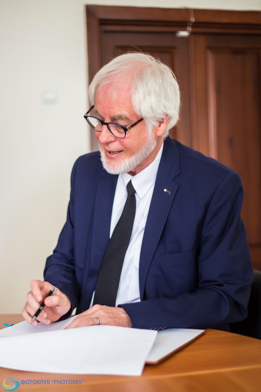 Проф. Е.Маркс бере зобовязання